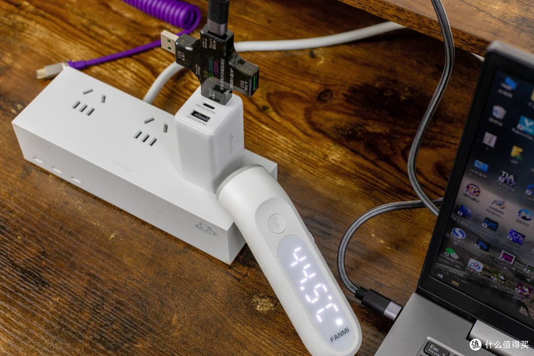 小身板充电快,联想thinkplus GaN65W充电器,三口充电更高效