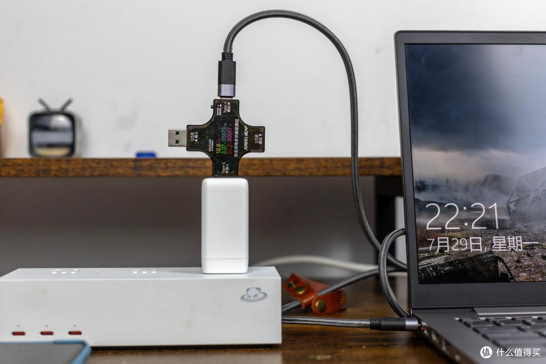 小身板充电快,联想thinkplus GaN65W充电器,三口充电更高效