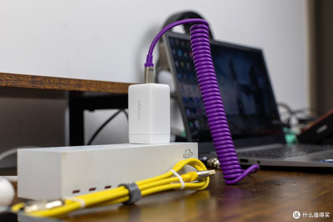 小身板充电快,联想thinkplus GaN65W充电器,三口充电更高效