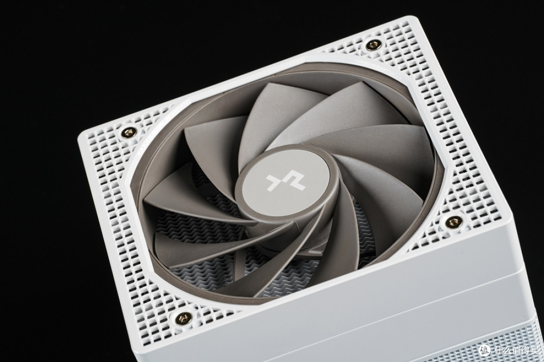 be quiet! Dark Base701+ROG Z790吹雪S+索泰4090 AMP 月白 纯白高性能风冷展示!