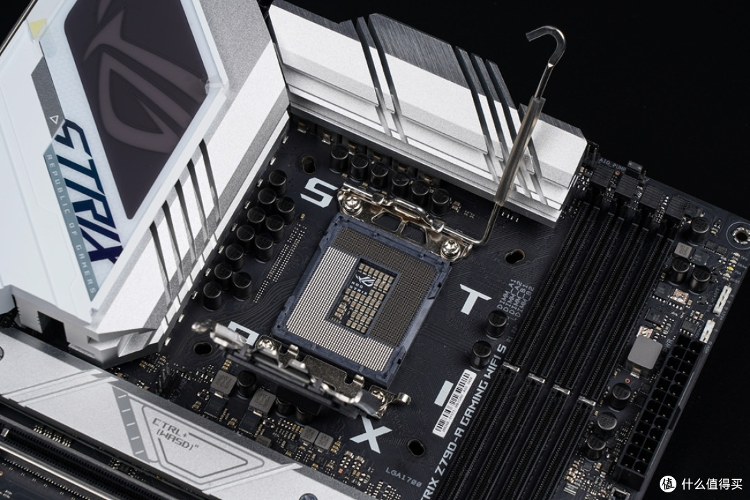 be quiet! Dark Base701+ROG Z790吹雪S+索泰4090 AMP 月白 纯白高性能风冷展示!