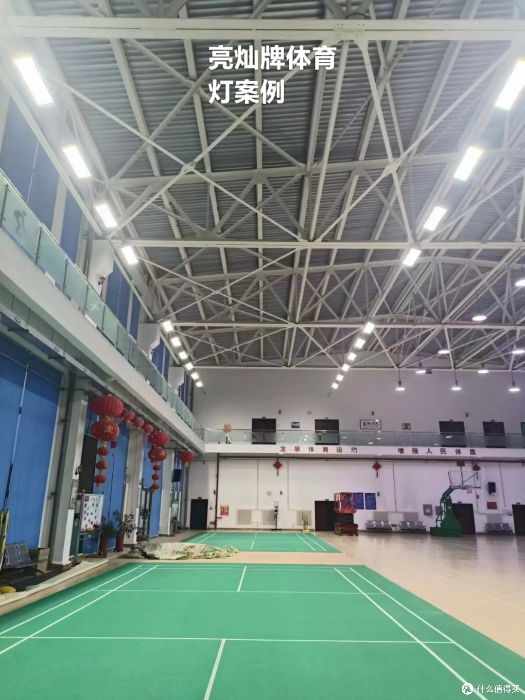 接近专业水平的羽毛球馆灯光是什么样的