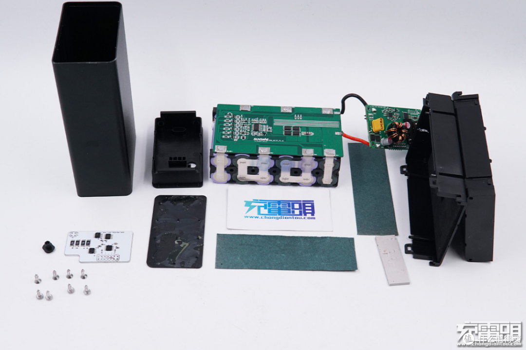 功率更高应用场景更广,23款100W PD快充移动电源拆解汇总