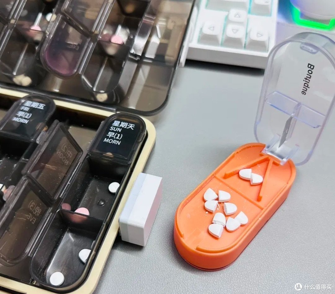简单的用热熔胶粘在旁边
