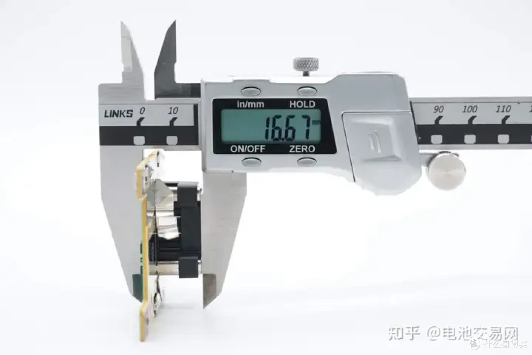 内置亿纬锂能5节高倍率电芯,DEWALT得伟电动工具充电套装拆解
