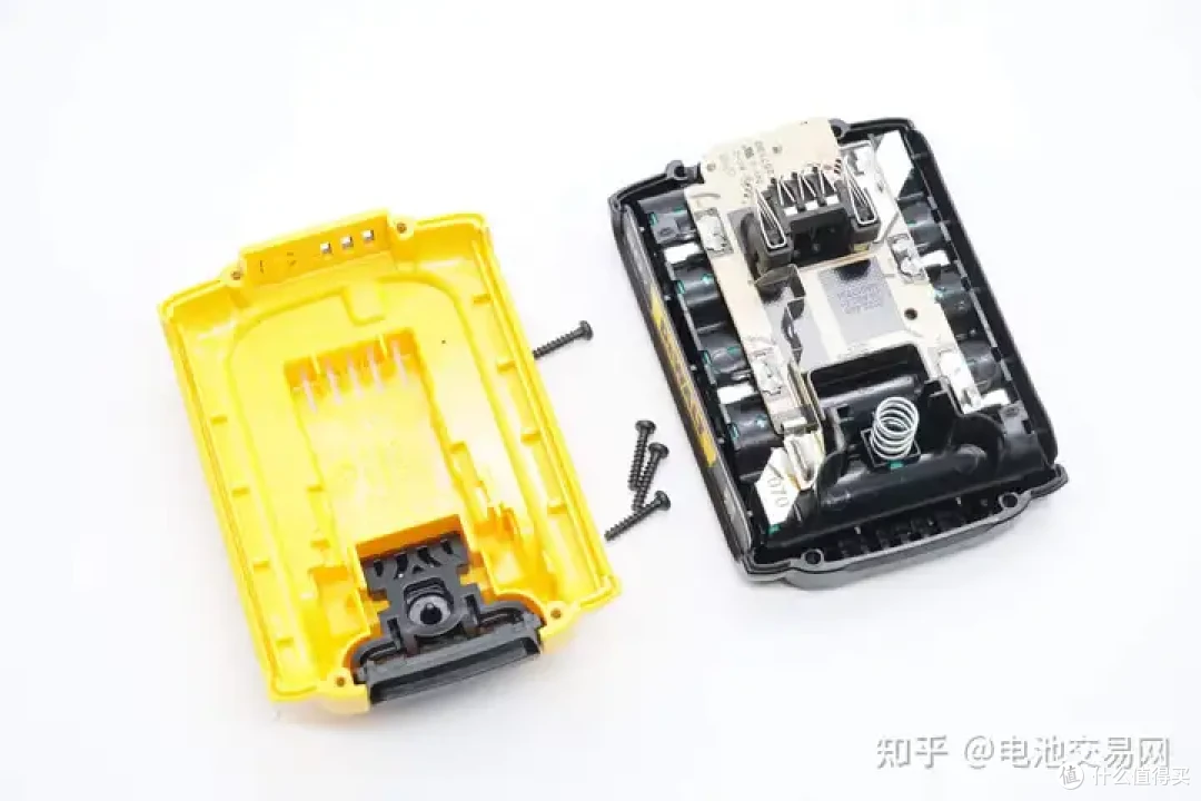 内置亿纬锂能5节高倍率电芯,DEWALT得伟电动工具充电套装拆解