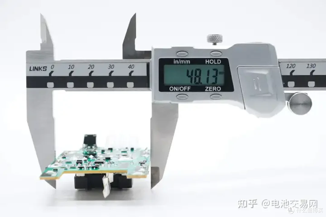 内置亿纬锂能5节高倍率电芯,DEWALT得伟电动工具充电套装拆解