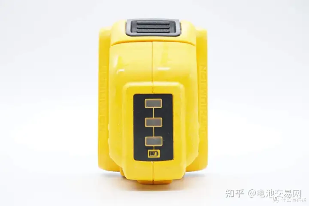 内置亿纬锂能5节高倍率电芯,DEWALT得伟电动工具充电套装拆解