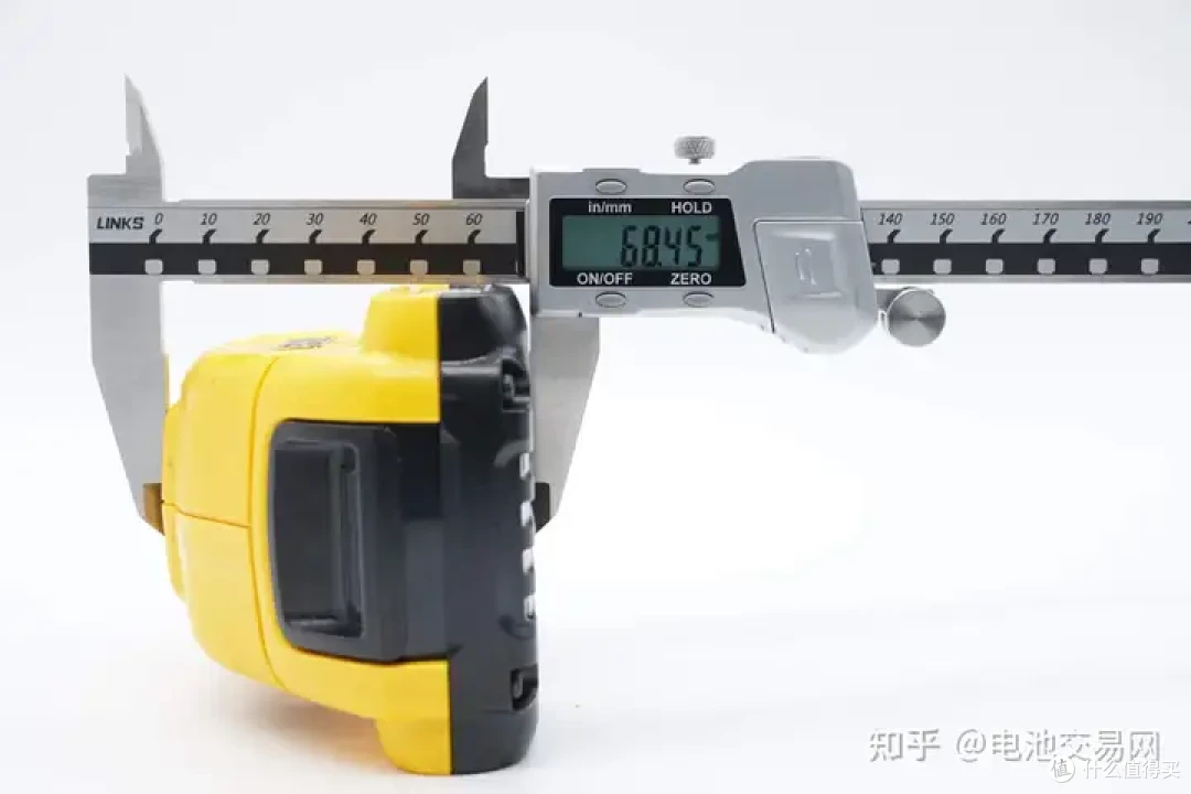 内置亿纬锂能5节高倍率电芯,DEWALT得伟电动工具充电套装拆解