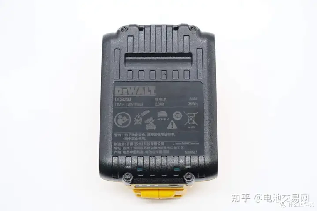 内置亿纬锂能5节高倍率电芯,DEWALT得伟电动工具充电套装拆解