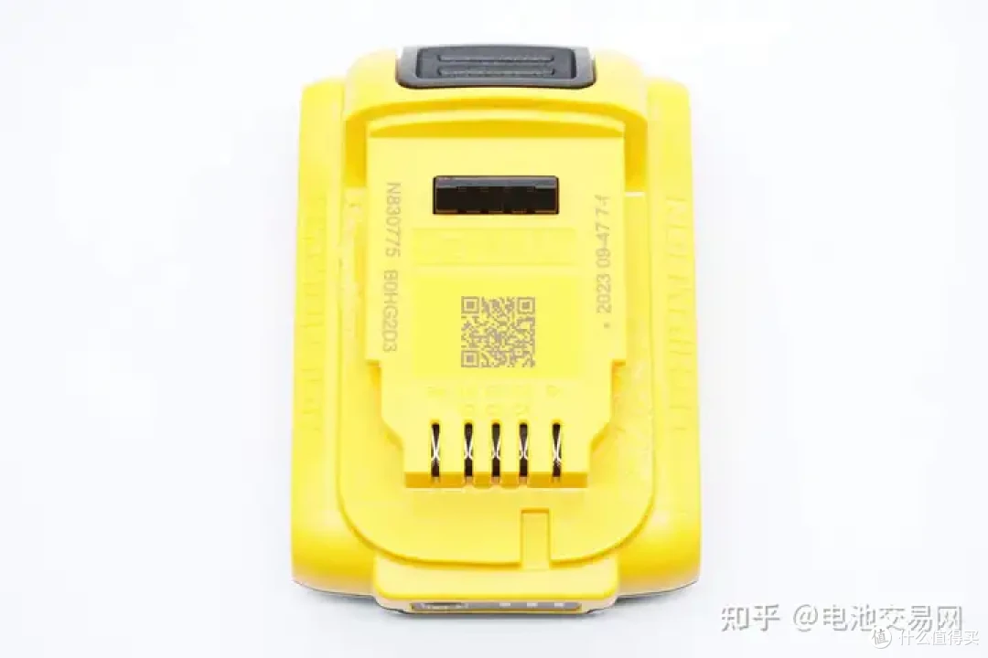 内置亿纬锂能5节高倍率电芯,DEWALT得伟电动工具充电套装拆解