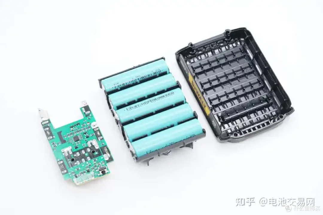 内置亿纬锂能5节高倍率电芯,DEWALT得伟电动工具充电套装拆解