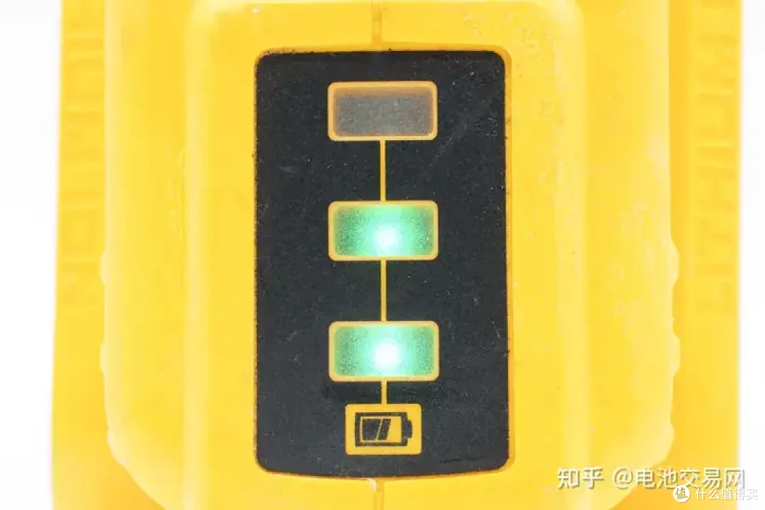 内置亿纬锂能5节高倍率电芯,DEWALT得伟电动工具充电套装拆解