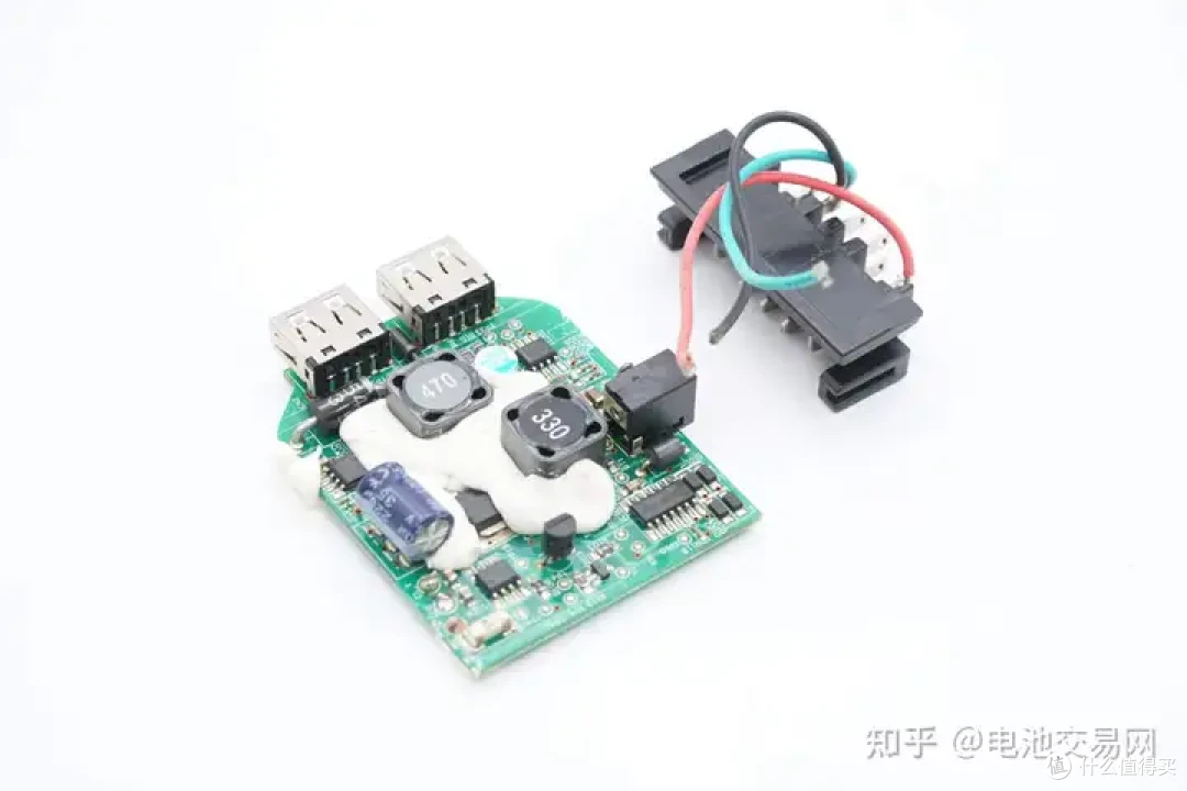 内置亿纬锂能5节高倍率电芯,DEWALT得伟电动工具充电套装拆解