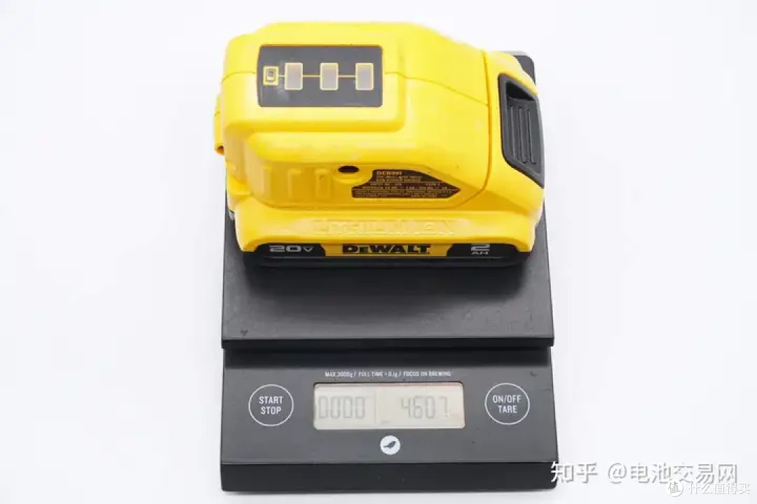 内置亿纬锂能5节高倍率电芯,DEWALT得伟电动工具充电套装拆解