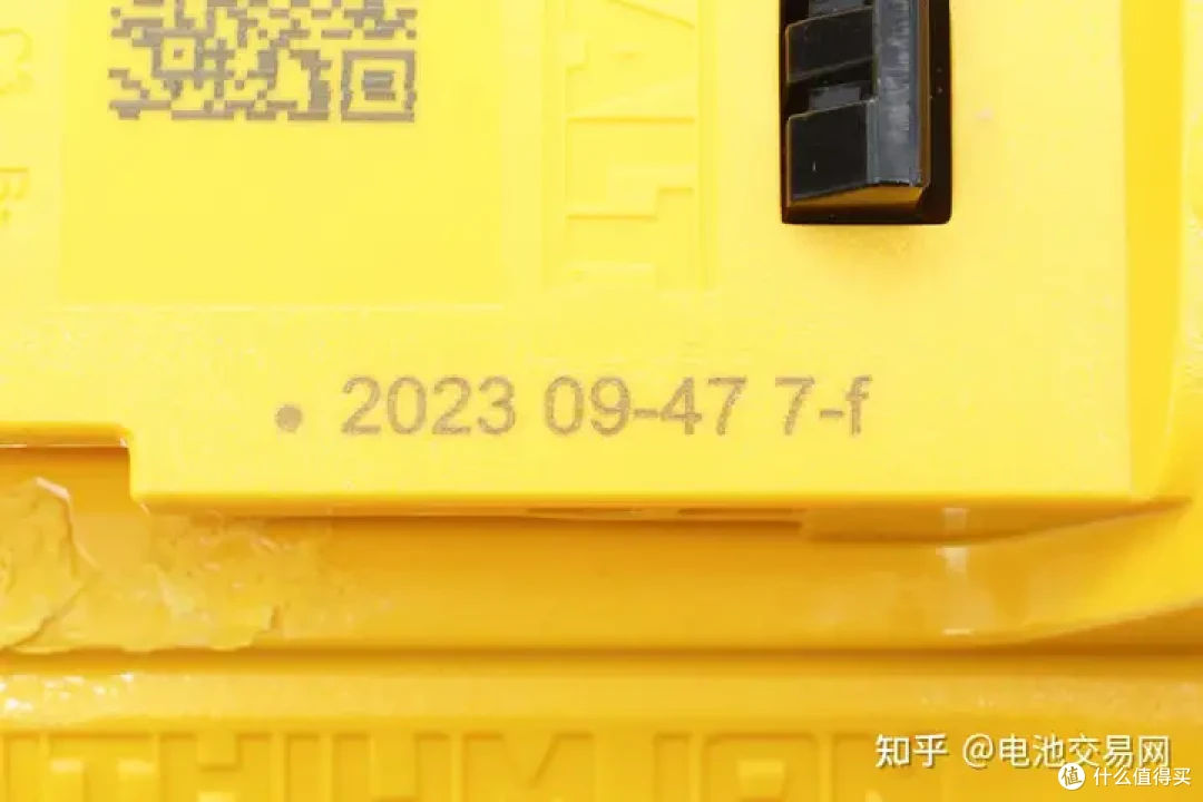 内置亿纬锂能5节高倍率电芯,DEWALT得伟电动工具充电套装拆解