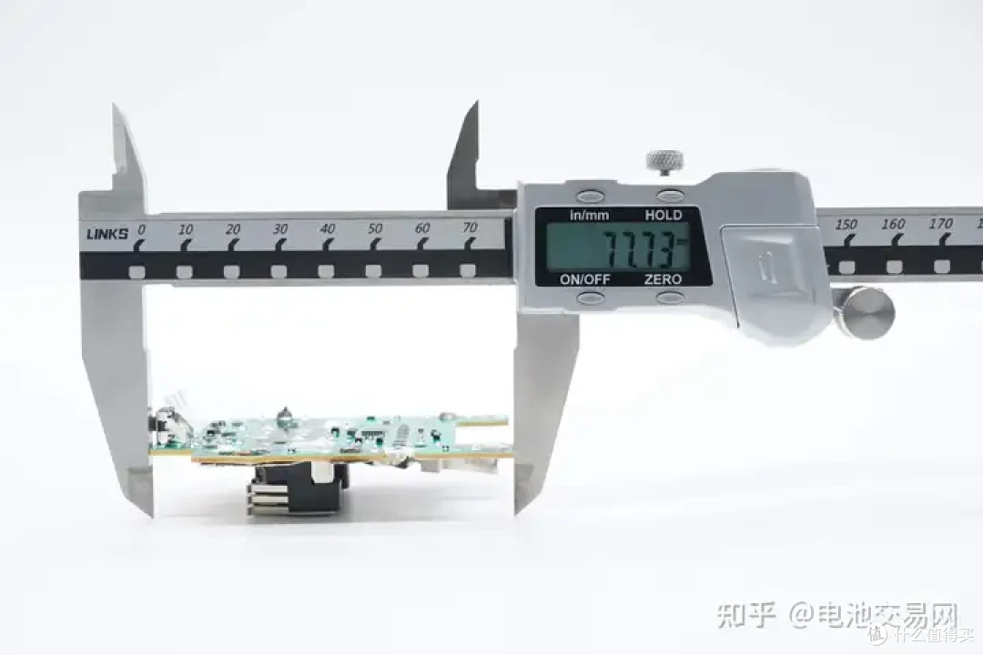 内置亿纬锂能5节高倍率电芯,DEWALT得伟电动工具充电套装拆解