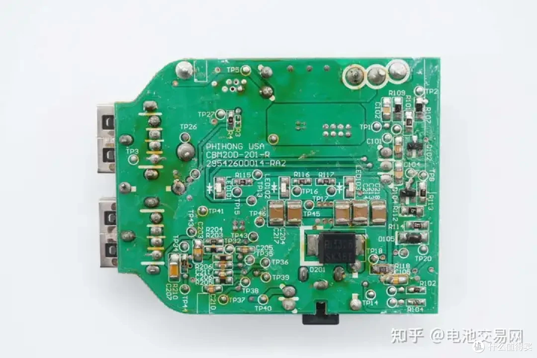 内置亿纬锂能5节高倍率电芯,DEWALT得伟电动工具充电套装拆解