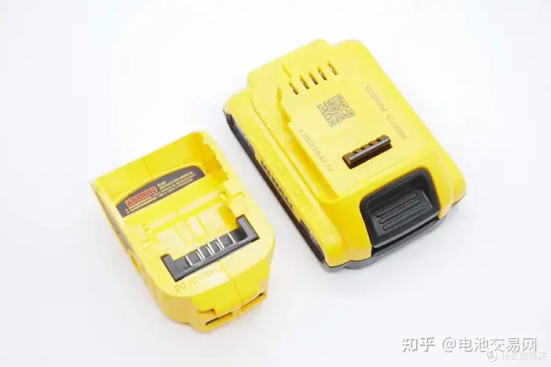内置亿纬锂能5节高倍率电芯,DEWALT得伟电动工具充电套装拆解