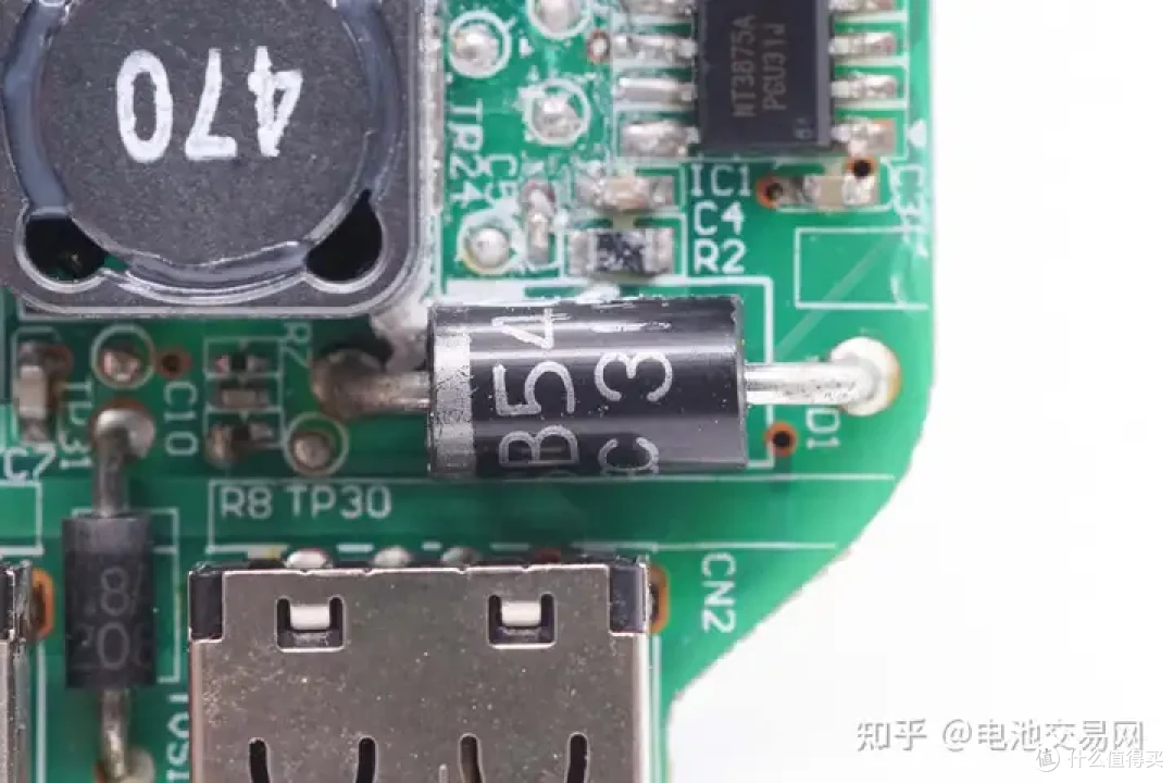内置亿纬锂能5节高倍率电芯,DEWALT得伟电动工具充电套装拆解