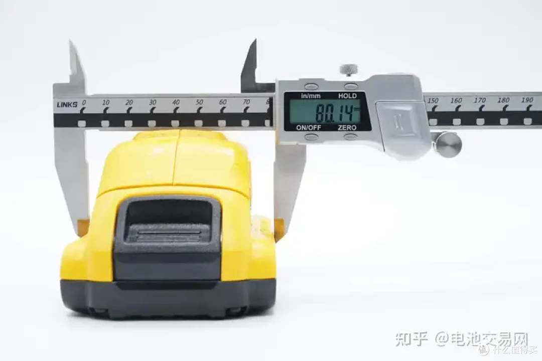 内置亿纬锂能5节高倍率电芯,DEWALT得伟电动工具充电套装拆解