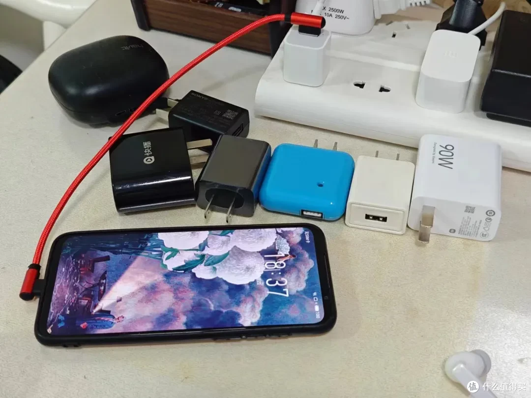 手机电池饿死了，充不进电？教你一招救活它！