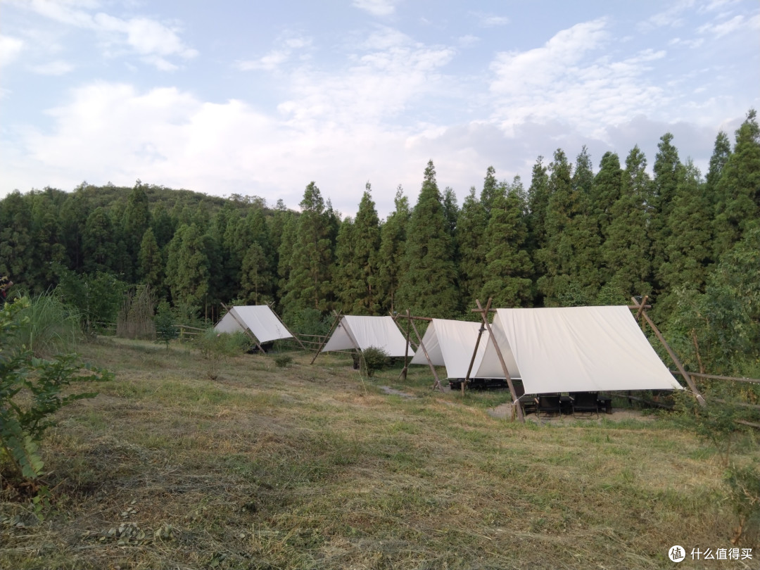 在山寻露营基地:夏日邂逅美景与美食的好地方