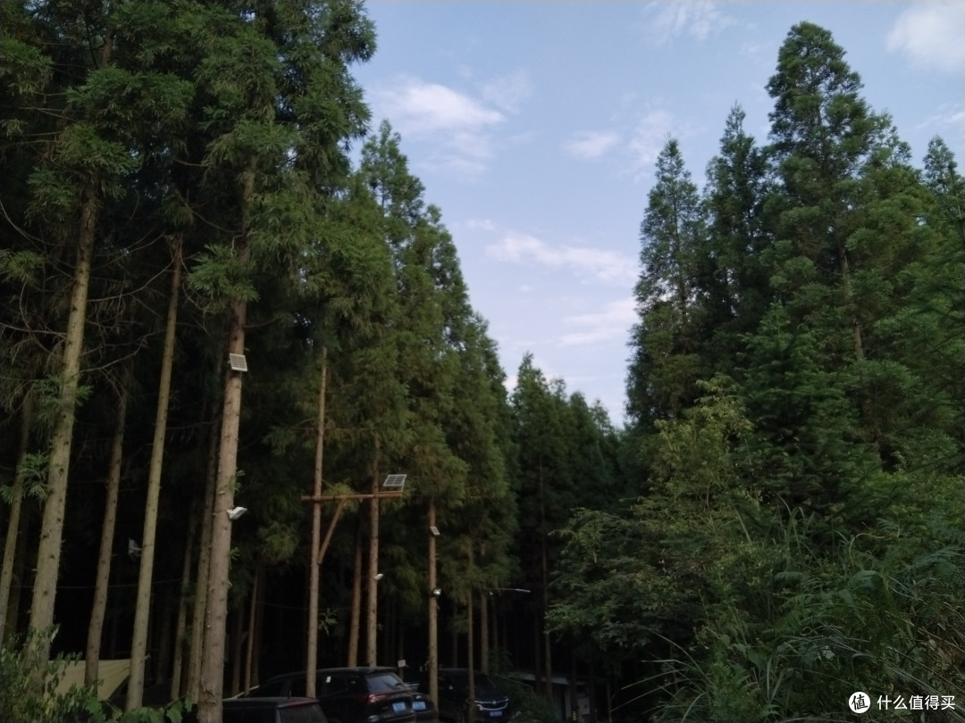 在山寻露营基地:夏日邂逅美景与美食的好地方
