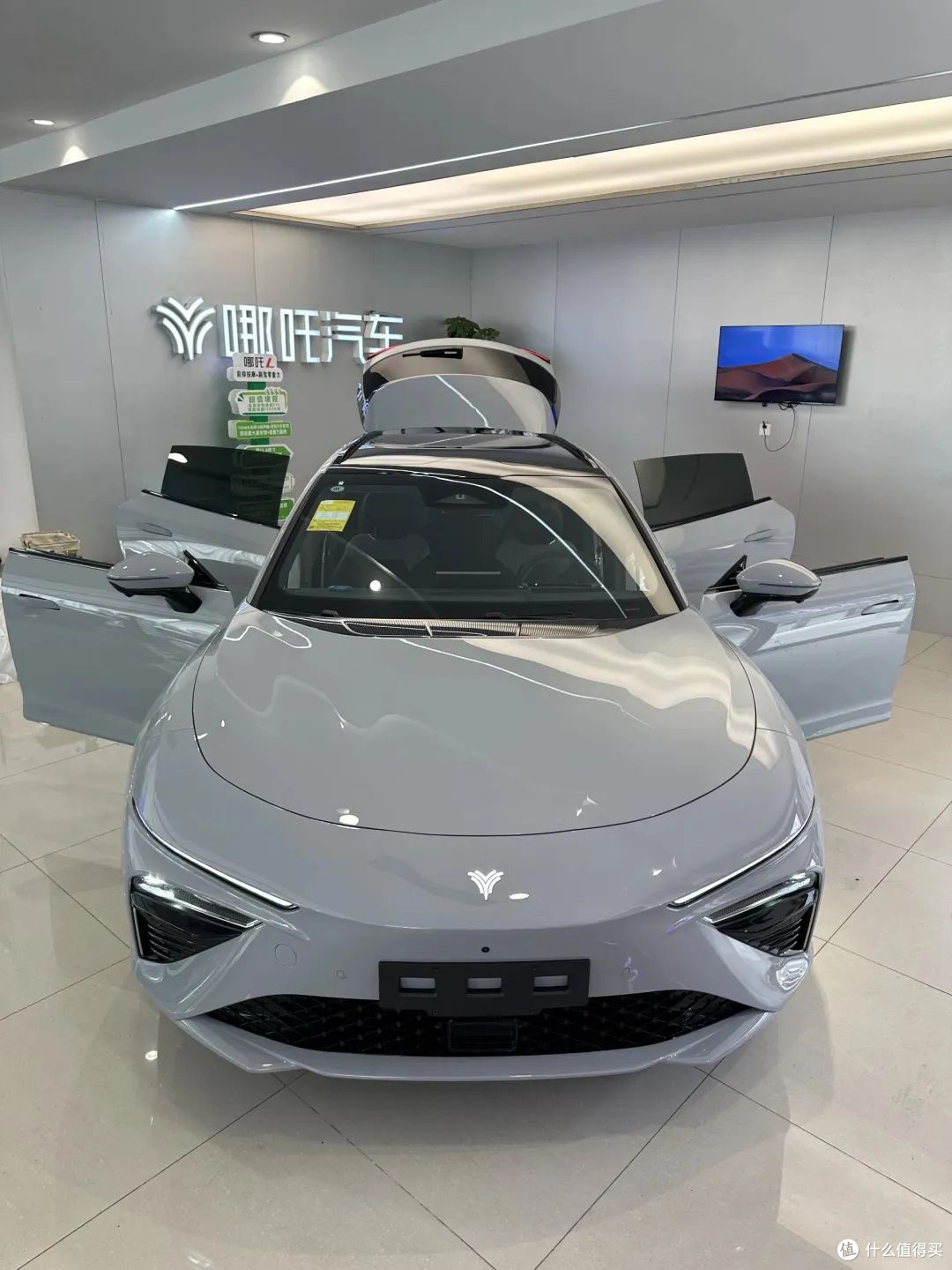 新车丨哪吒S猎装版实车到店,配激光雷达+冰箱,全系800V+503马力