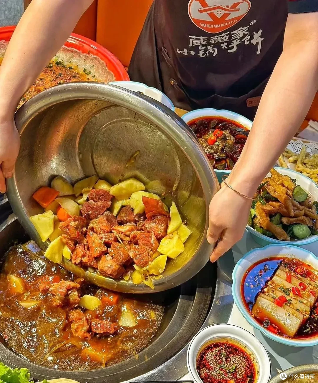 铁锅炖迎来泼天流量!冲向南方成为顶流?