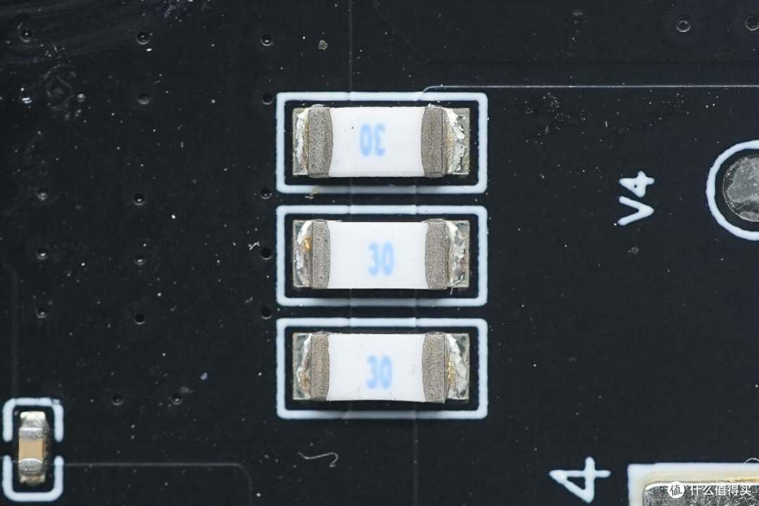 拆解报告：斯丹德72Wh V口电池VB72