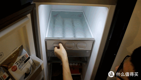 冰箱温度调错，差点酿成大错！教你一个妙招，冰箱省电还不结冰