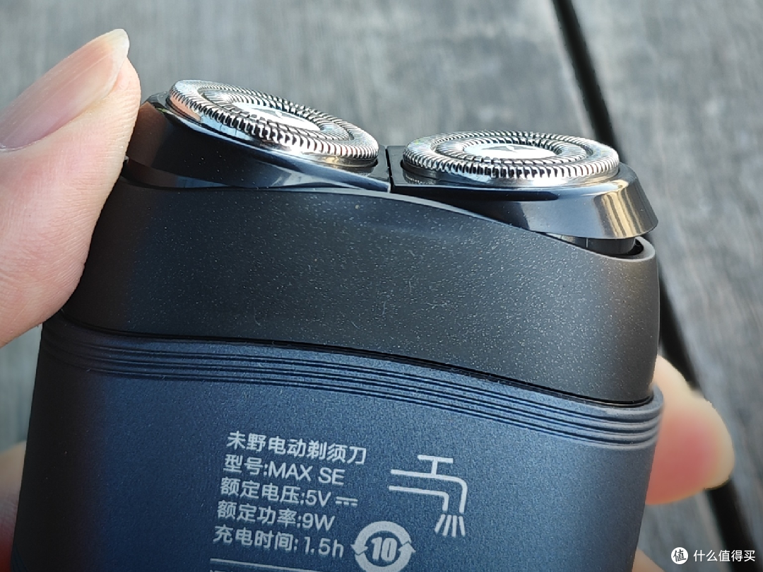 告别胡渣烦恼!未野迷你电动剃须刀,千元发烧性能,让你随时随地展现清爽魅力