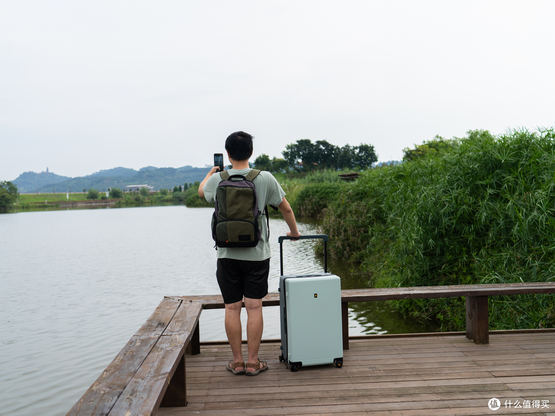 高颜值明星同款自驾游装备,地平线8号大旅行家行李箱