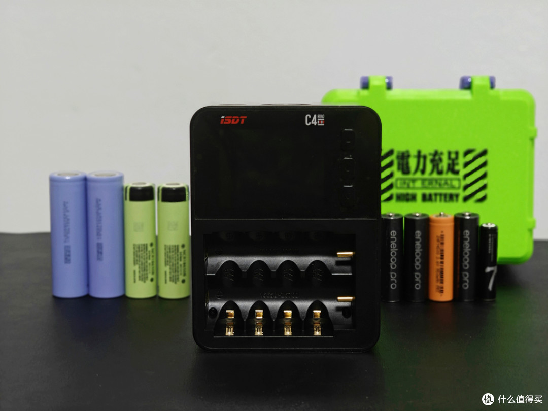 家里一堆充电电池和手电的朋友是不是该给它们找个好搭档?艾斯特ISDT C4 EVO智能充电器体验