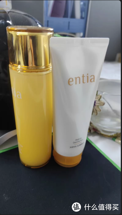 entia/恩沙焕颜亮肤洁面乳女深层清洁污垢泡沫保湿洗面奶女150ml