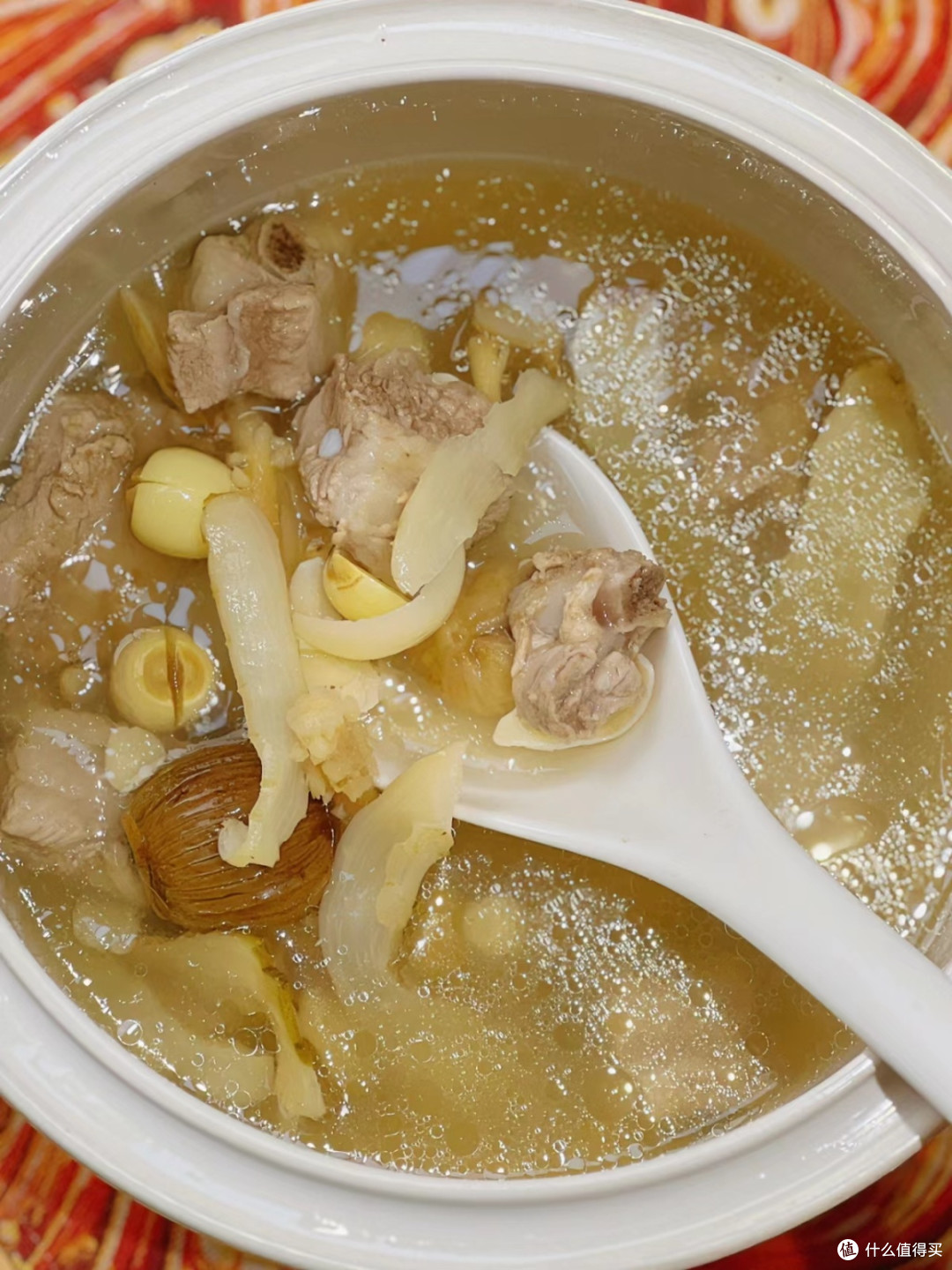 "夏日养生宝典：8款食谱，清凉一夏，健康相随"