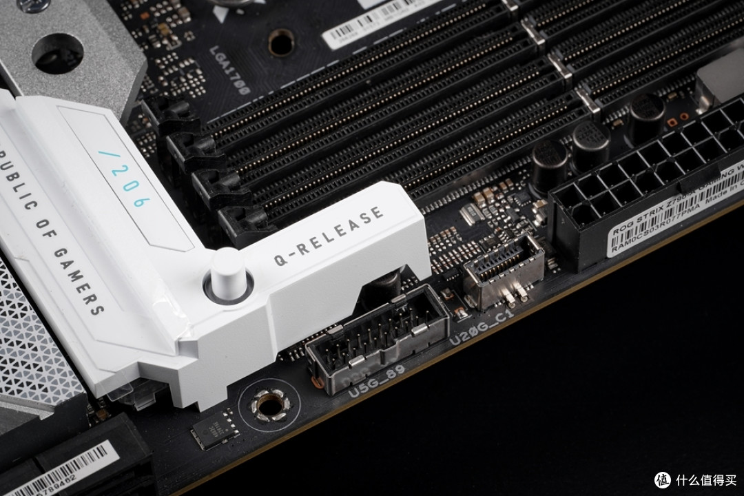分型工艺 Fractal North XL+Z790吹雪S+华硕TUF 4070Ti Super白 打造白色极致风冷主机