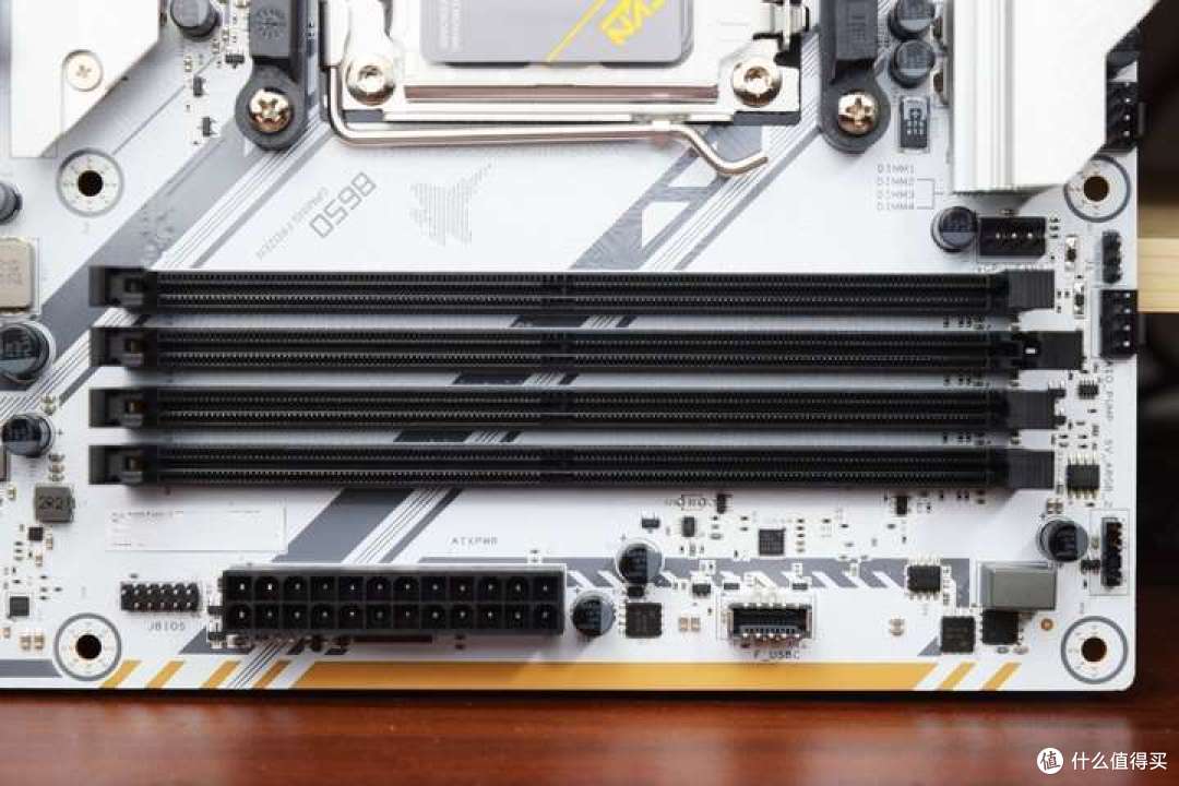 狗骑吕布?AMD 锐龙5 8400F+七彩虹B650巡洋舰+RTX4070S装机点评