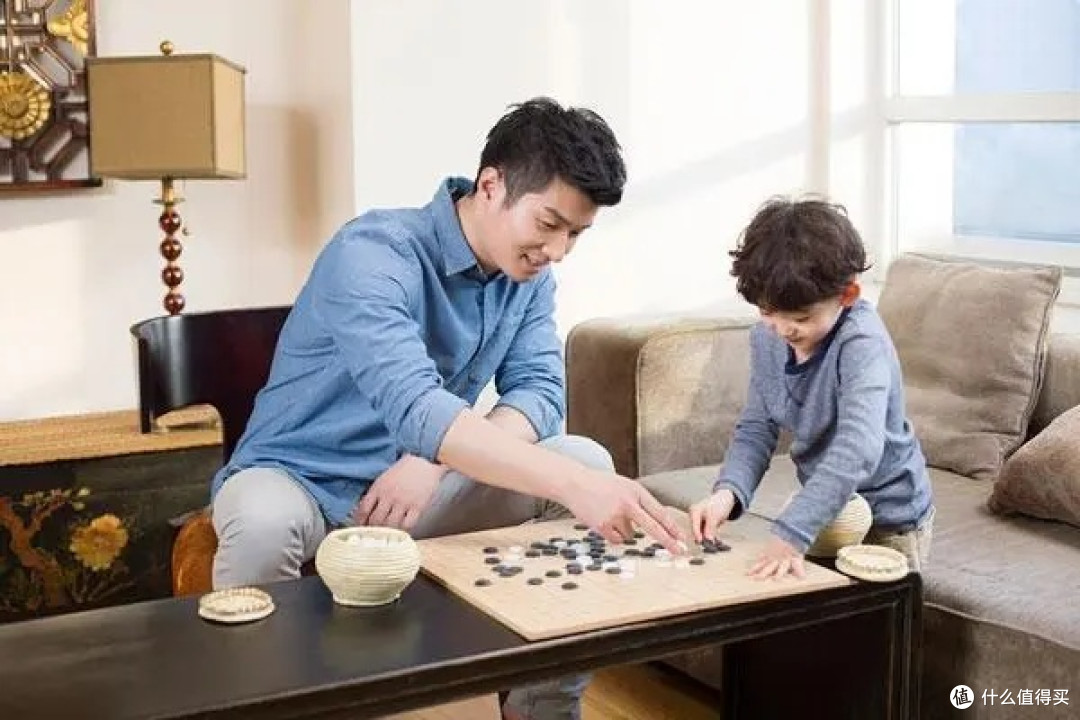 以棋会友，父子间的智慧碰撞