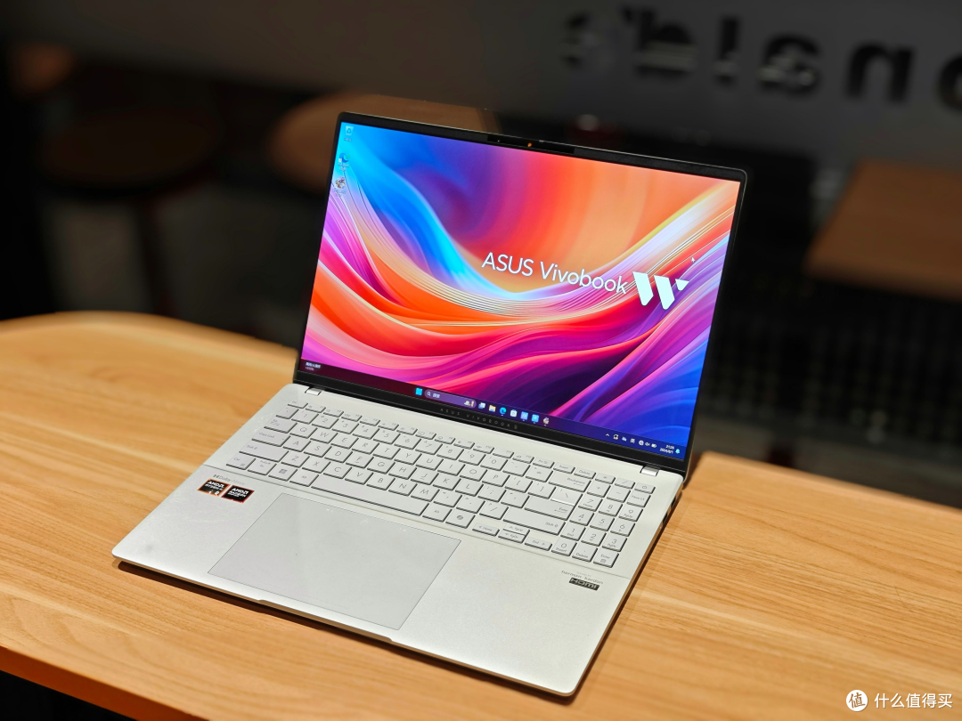 高能AI超轻薄!华硕无畏Pro16 2024上手评测