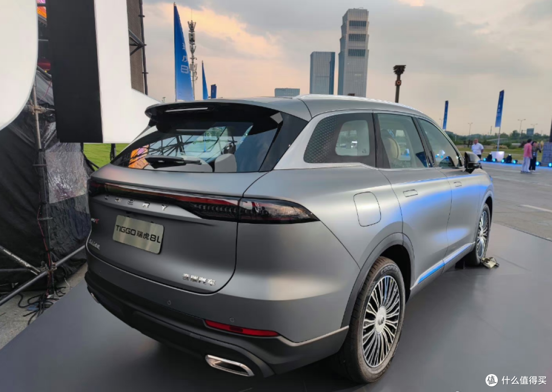 12.99万起就能买中型SUV,瑞虎8L配2.0T和8AT,还有L2.5+智驾