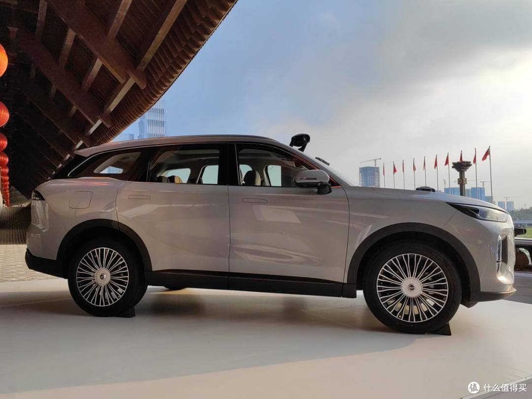 12.99万起就能买中型SUV,瑞虎8L配2.0T和8AT,还有L2.5+智驾