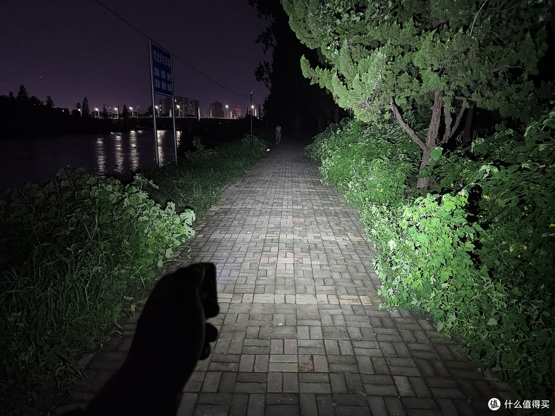 好玩更实用!Manker漫客ML02多功能指虎手电体验