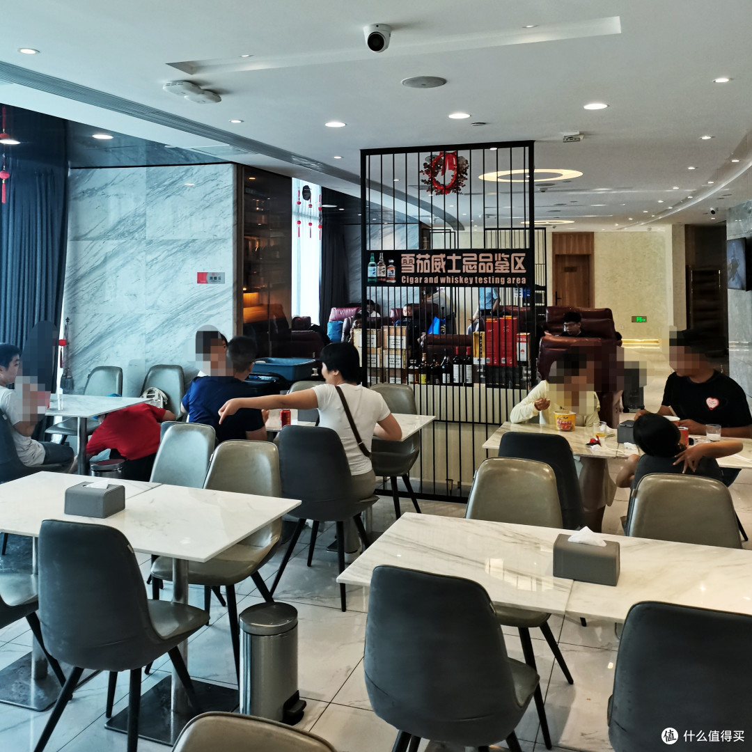 海口机场的隐藏美食天堂--打开南航海口美兰机场T2休息室