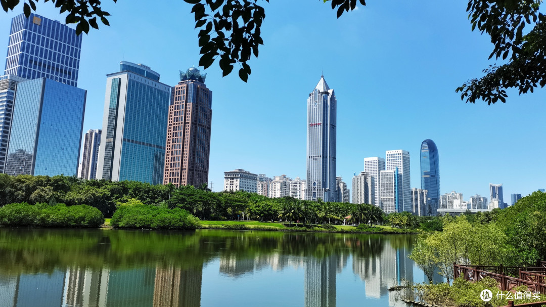 万种绿,百般艳,海口人的松弛感都藏在这免费海滨公园了--打卡海口万绿园