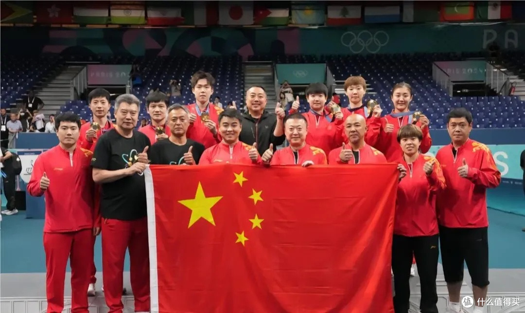 巴黎奥运会乒乓球冠军们的合影，荣耀满堂！