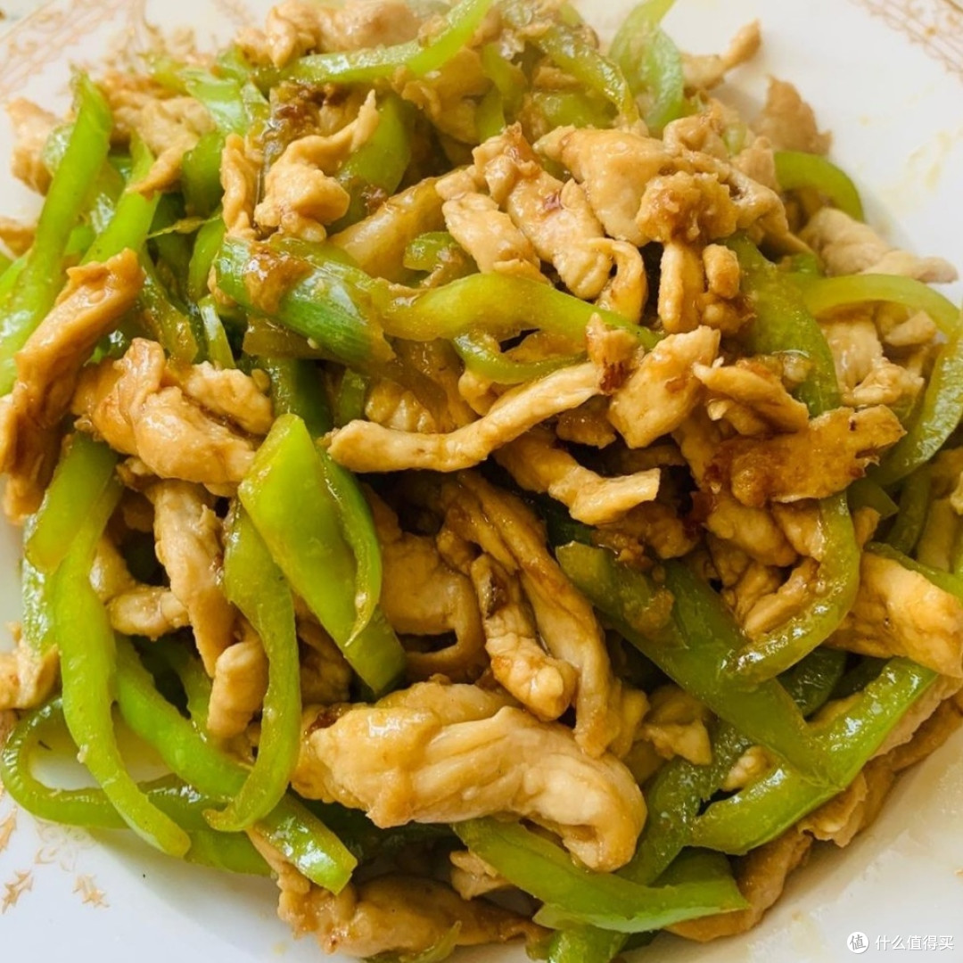 鸡肉炒青椒，香嫩下饭好味道
