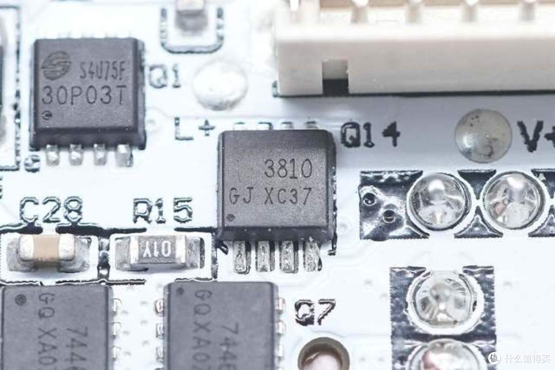 拆解报告:安克 ZOLO 30W自带线充电宝