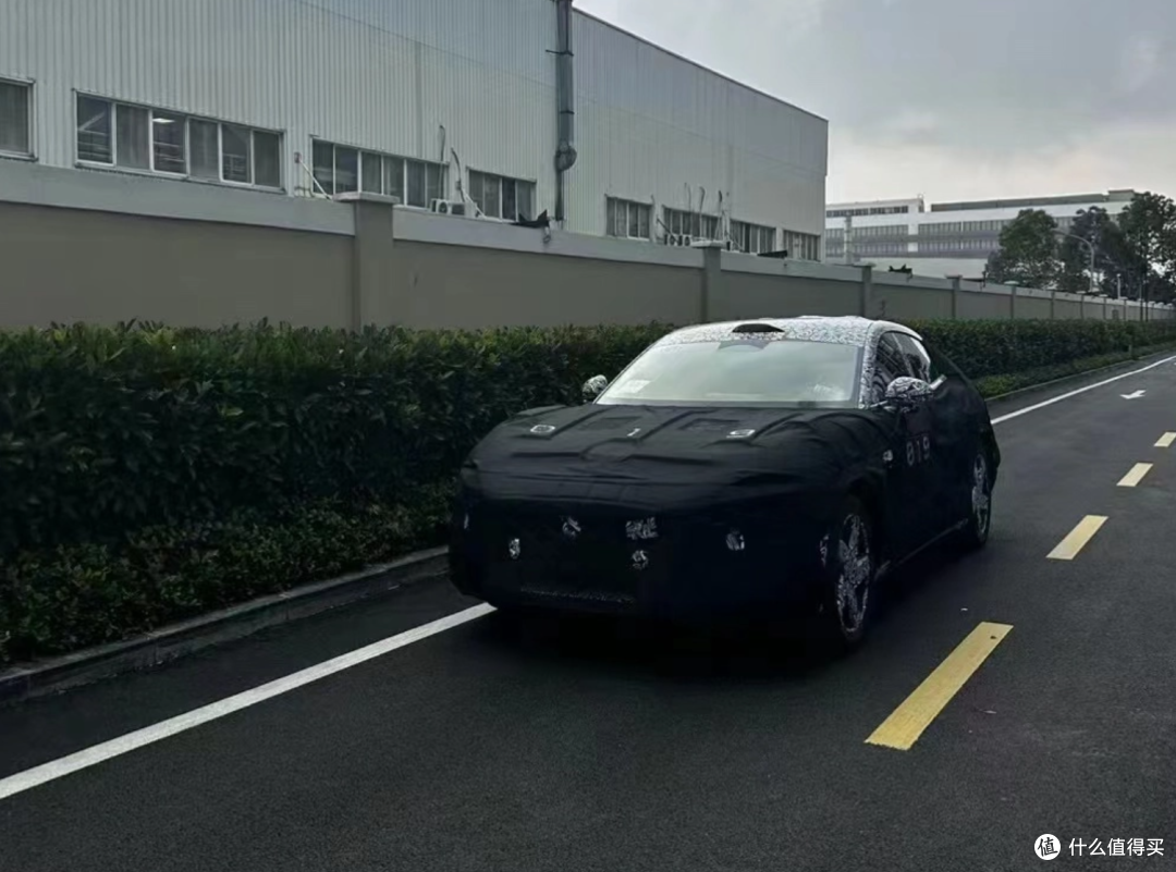 打败特斯拉！小米SU7月销量超过Model 3，网友期待超过Model Y！